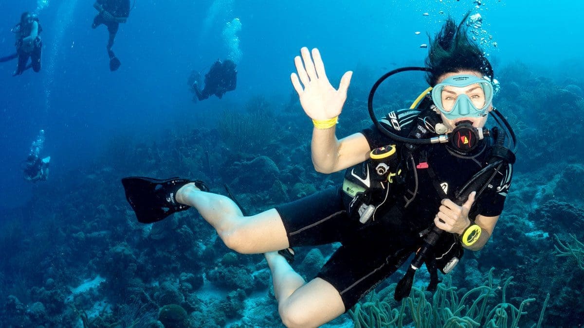 Mom and daughter divers, Bonaire, Kids Sea Camp